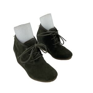 Mad Paw Green Women's Wedge Faux Suede Bootie Size 6 - Preowned